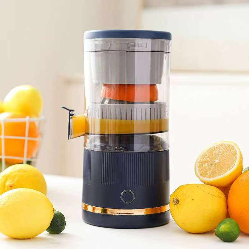 Portable citrus juicer with USB and cleaning brush
