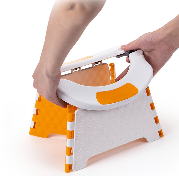 Portable toilet training chair with travel bag and 30 liners, foldable.